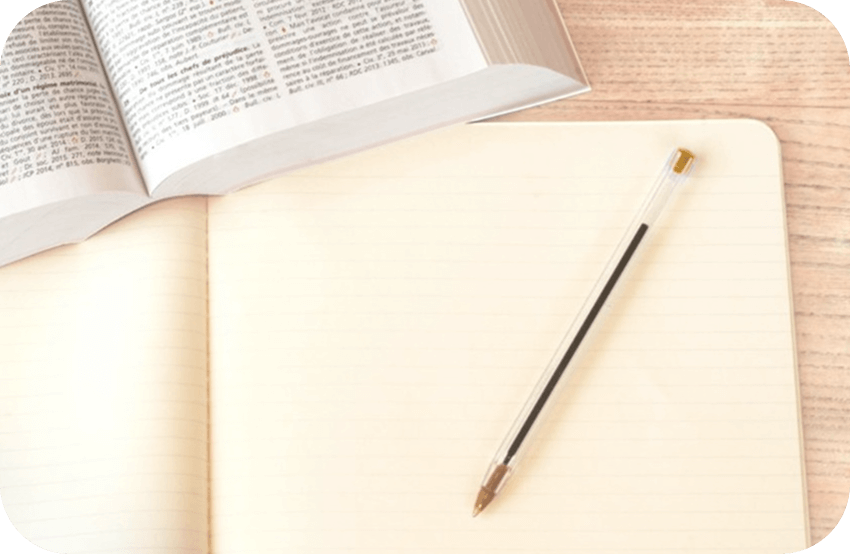 ノートとペンの写真